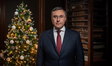 Глава Минобрнауки России Валерий Фальков поздравляет с наступающим Новым годом